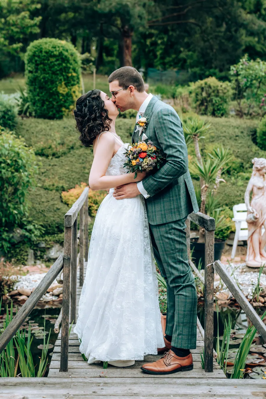 Hochzeitsfotografie Neusiedl bei Güssing: Christina & Christian, Frühling, Bild 2