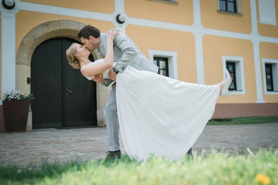 Hochzeitsfotografie Schloss Gleinstätten: Lena & Lukas, Frühling, Bild 2